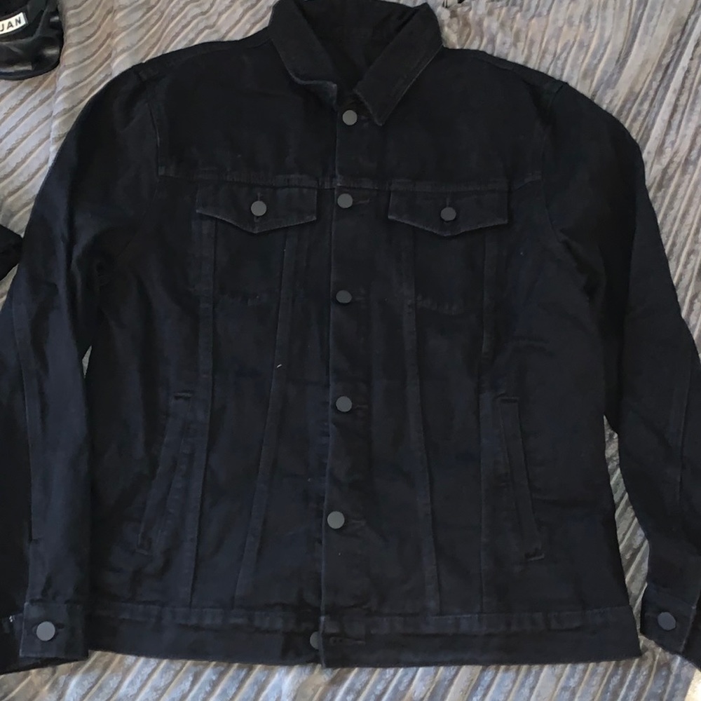 Men bear and cartoon graphic flap detail denim jacket without tee.   Black/ XL42